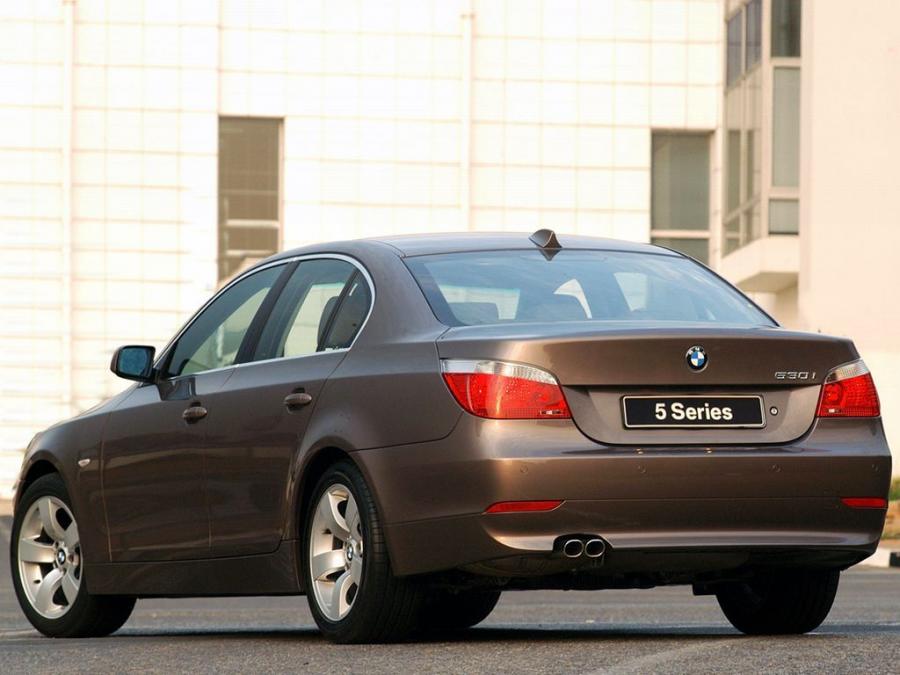  BMW 530i Sedan 2003 года  (ZA) (фото 3 из 9)